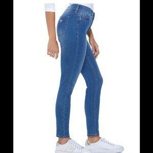 Tahiana high waisted GUESS jeans size 27